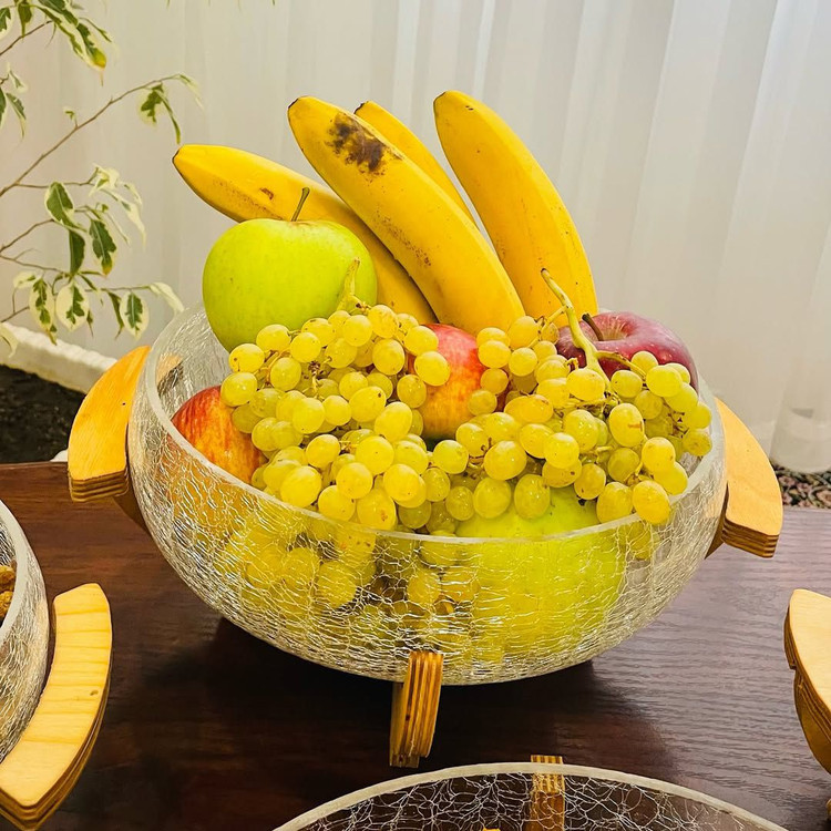 سرویس پذیرایی شیشه آبگز با پایه هایی چوبی